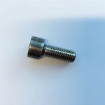 вијак на глави утичнице